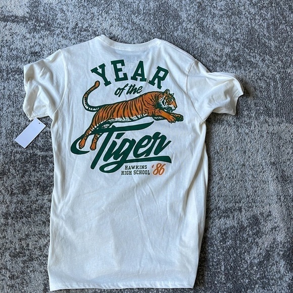 “Stranger Things” T-Shirt! - Picture 3 of 4